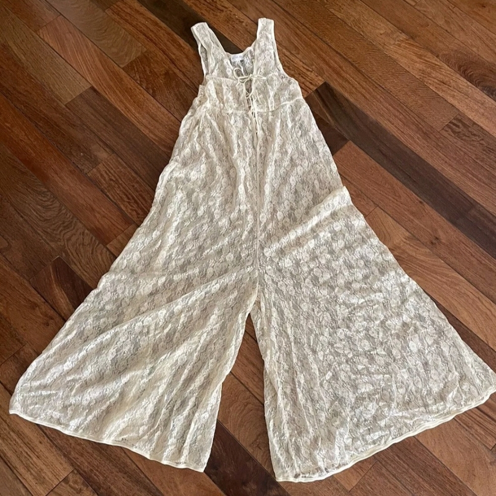 ✨ FREE PEOPLE Intimately Dreamy Ivory Lace Jumpsuit / Romper / Cover-Up ✨